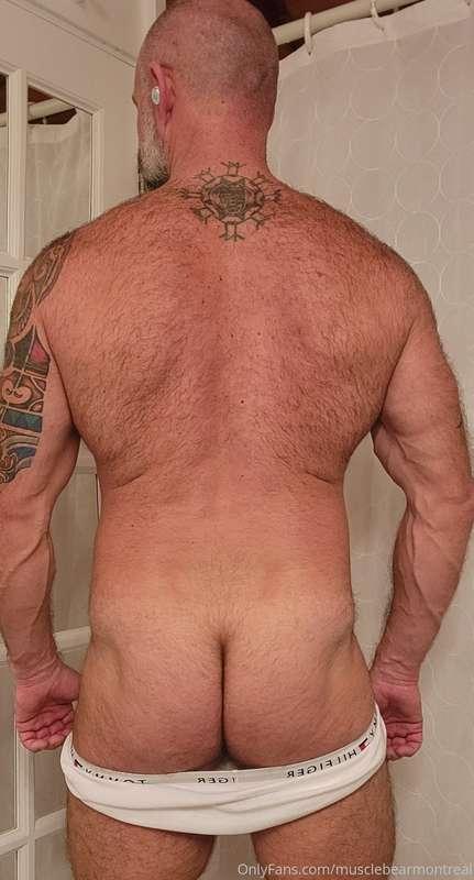 Old fashion undies and precum. Daddy is ready to be served.