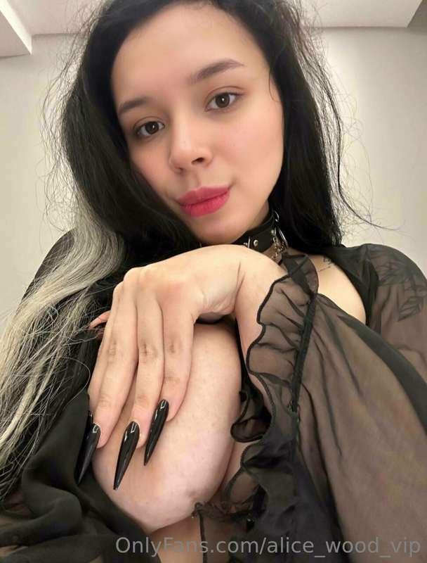 I think one boob has decided to peek out..... 😏💋 But I'll gi..