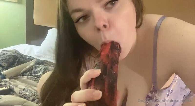 Sucking and fucking my tentacle dildo 😈 don’t you wish it wa..