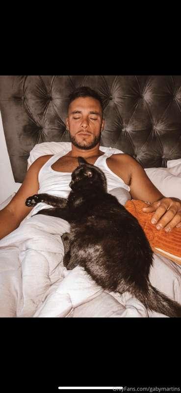 Ven a acostarte, te estamos esperando…🐈‍⬛