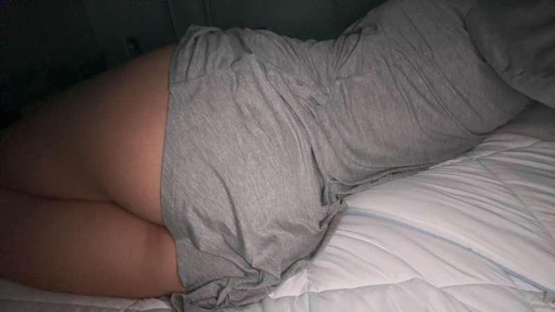  Ooops! Is my juicy ass distracting you? 🤭