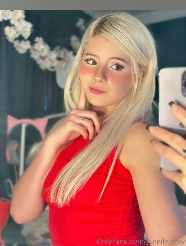 do you want to kiss my cheek?😘