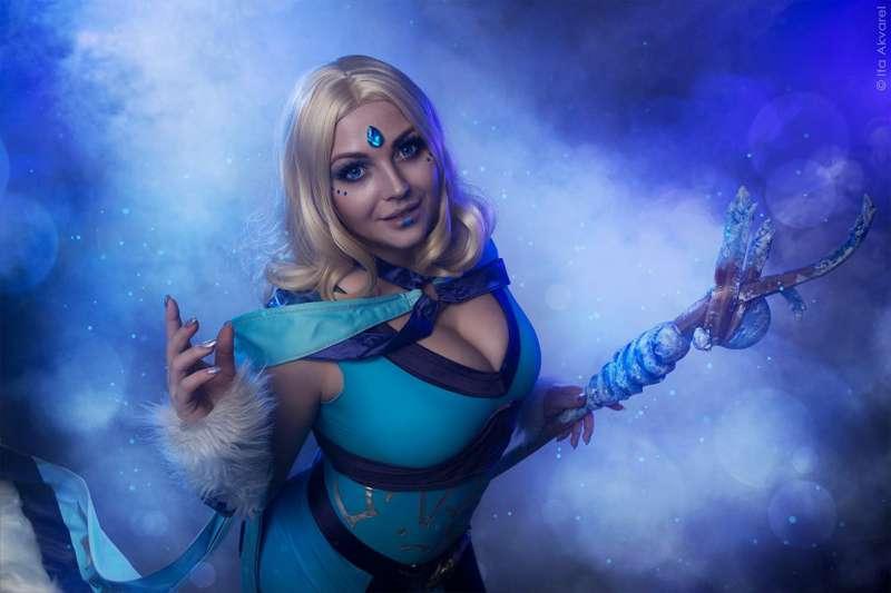 Crystal Maiden cosplay 