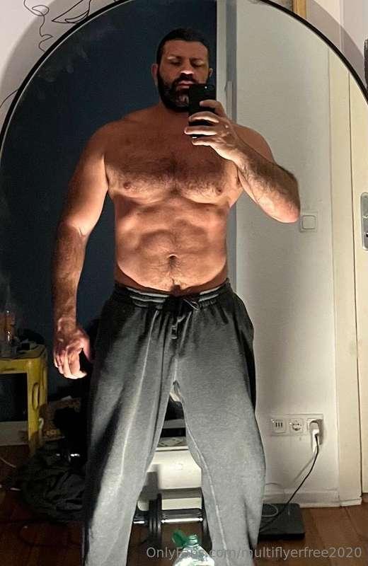 Machofucker alert! Check out the profile of @massivedaddyxxx..