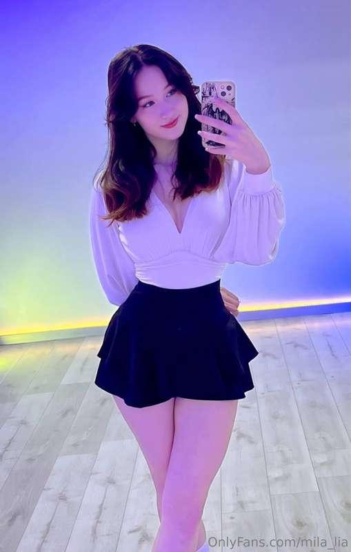 WILL YOU SHOW ME YOUR DICK? This cute 🌸 pussy @valeria.kitty..