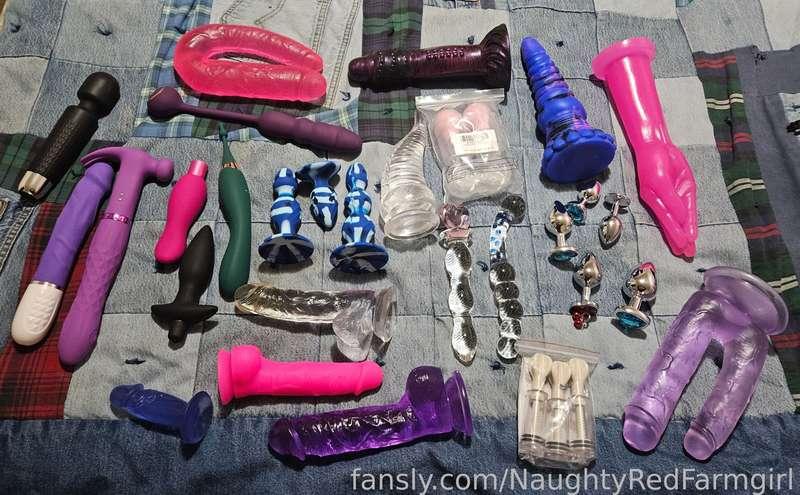 Let's have a little fun! I am going to be doing a custom giveaway! I will be picking 3 winners!

 1st place winner gets a 10 minute custom, 2nd place gets a 5 minute custom and 3rd gets a custom picture bundle of 10 photos!
You pick my toy and outfit!

  To enter you must have your Renew turned on and tip this post $5 for each entry. Every $5 counts as one entry, $10 is 2 entries, etc.
  I will be doing a video next Friday of picking the winner randomly out of my hat!
  
  And GO!! 
