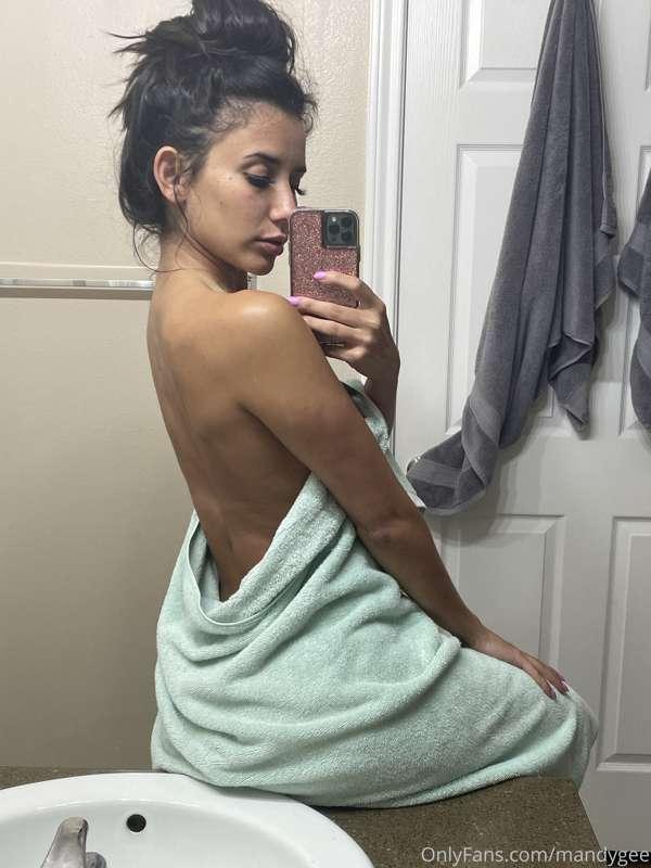 Love taking a selfie before getting in the tub.🚿🥰 Am I right..