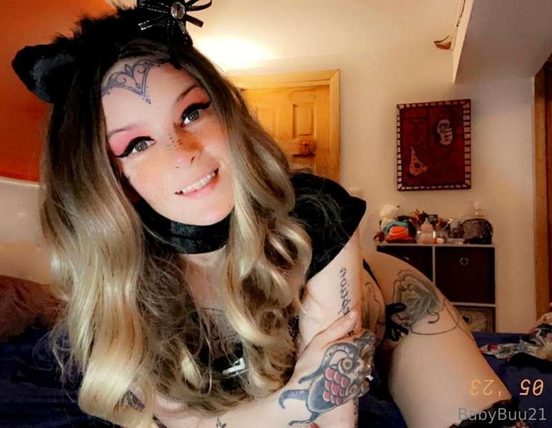 Who wants to come creampie this naughty lil kitty!? I got ca..
