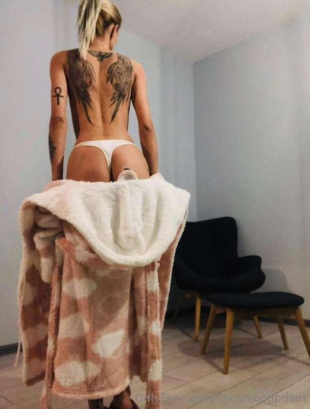 💞🌸@lovelykata🌸💞Hey, Baby👑! Your dark romance girl🖤is here to..