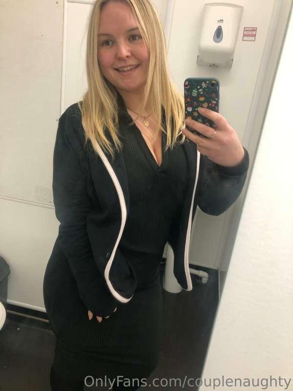 Lacey having a play with with her pussy at work! 

*subscrib..