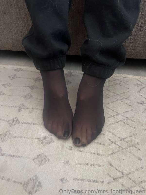 mrs_footjobqueen image #8