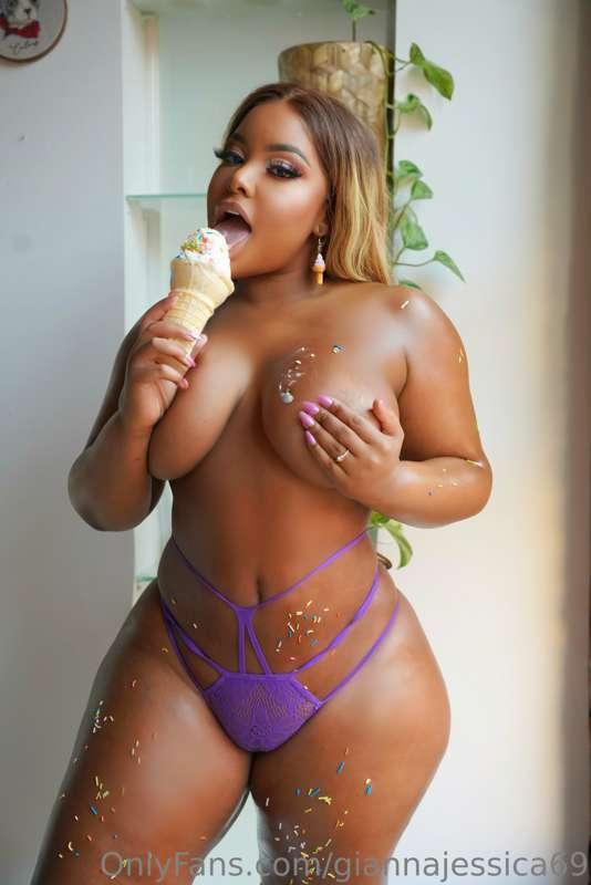 It’s Sundae Fun Day 🍦🍦🍦 What are you getting up to today? 😛