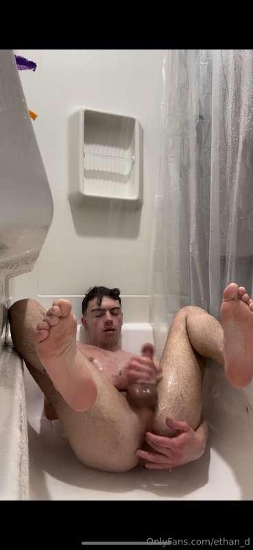 Fuck I got so horny in the shower!!!!
Watch me jerk off and ..