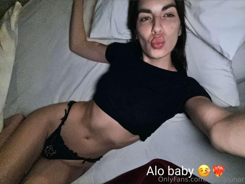 Welcome to my new fans, here is a mix of my photos. I love y..