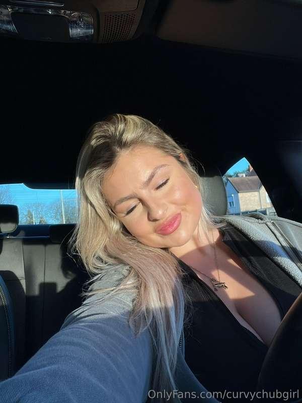 Enjoying the sun, now it’s time for you to enjoy me.. 💋