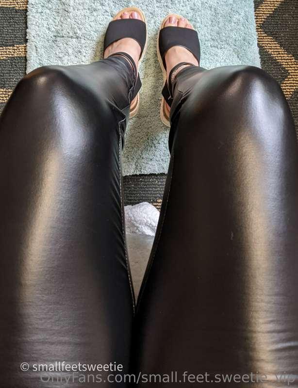 Do I have nice legs or nice feet?