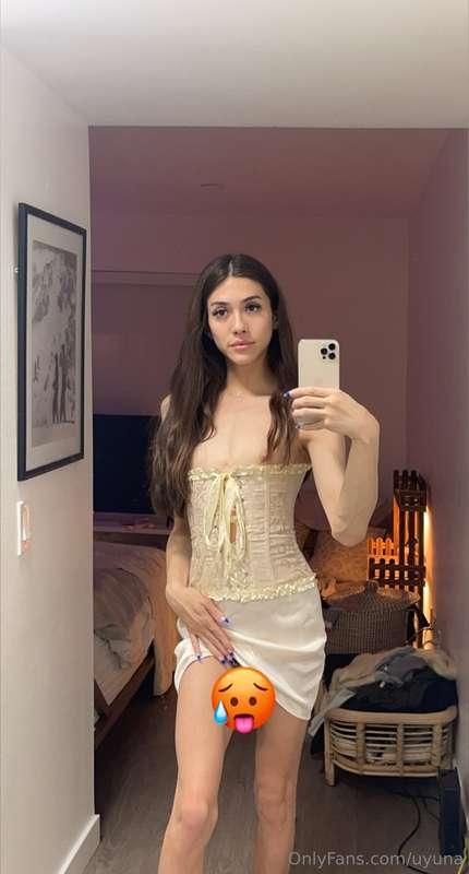 Mirror mirror on the wall, lift my skirt and eat it all 🥵