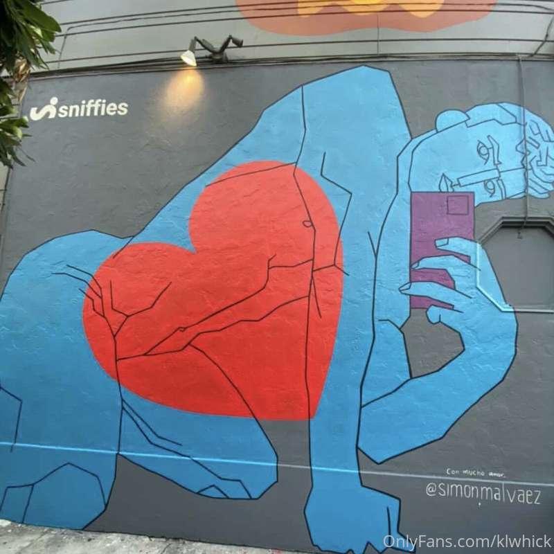 A work of art 🍑😍🤳 So cool to be used for a mural and on Fols..