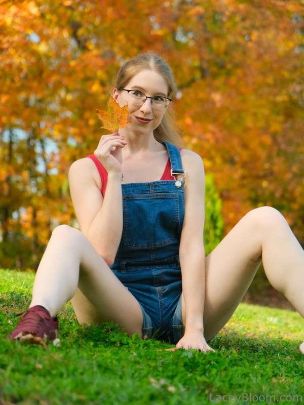 Caption this 🍁
@laceybloom