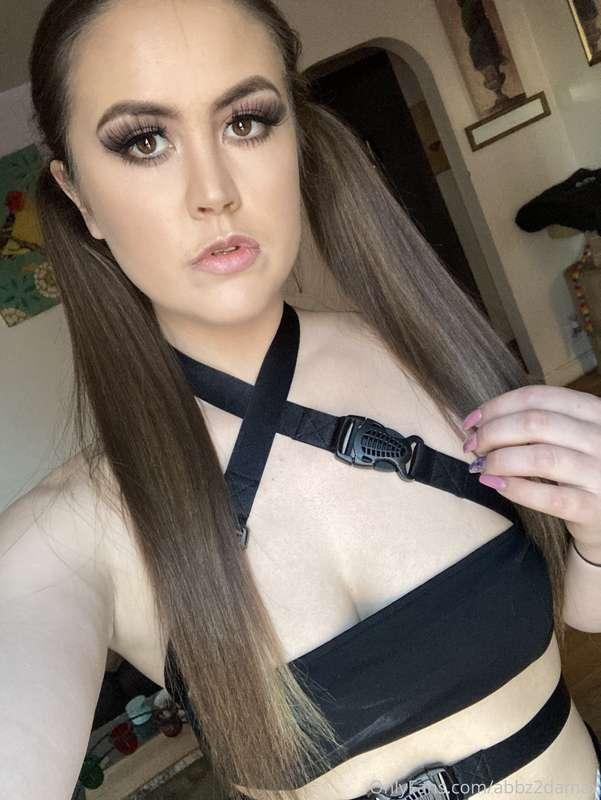 I’ll drop my top for 5 dollars 😏 buy my next post and get a ..
