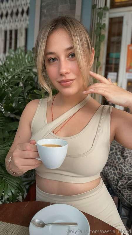 🥰If the day starts like this - with warm coffee, gentle ligh..