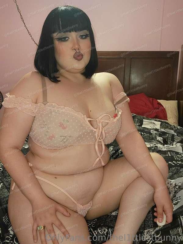 who enjoys this chubby plump body?