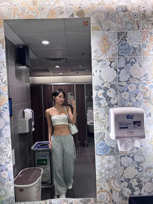 tiny tops 😝