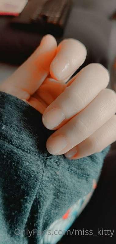 😭😭No more nails
Who wants to spoil me 💅
Come be my sugar dad..