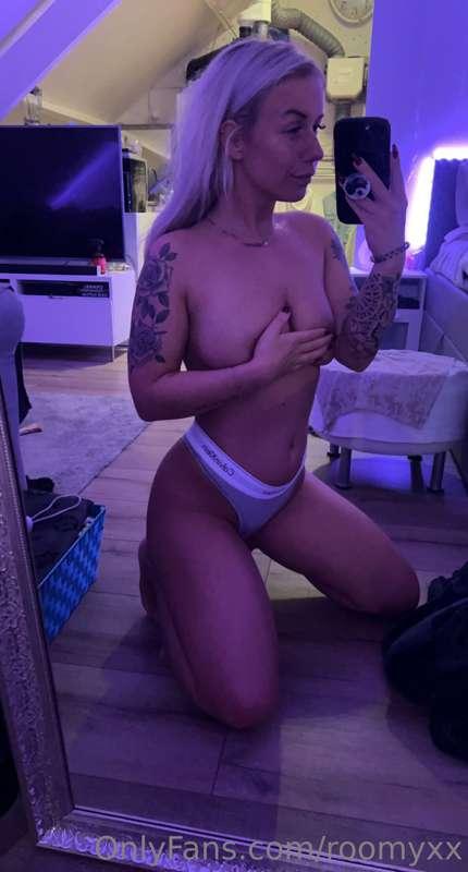 Got a new thong, you like it? Slide to see it from the back ..