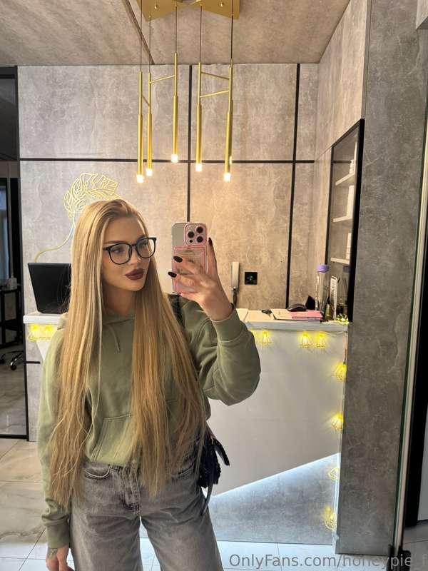 Casual days, comfy vibes and a touch of soft knit magic ☁️🤍