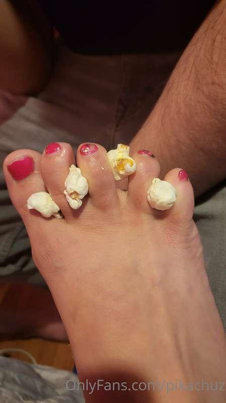 Who likes feet!!??  
Tip for appreciation ✨️