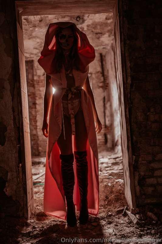She aways stood in the eternal darkness. Thinking of dark lu..