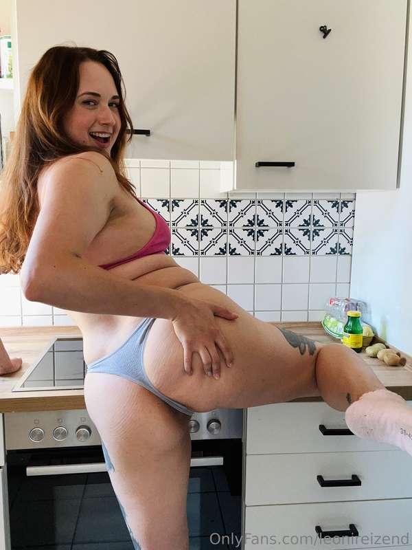 Bein hoch oder nach vorne beugen? Was magst du mehr? 😈😈😈