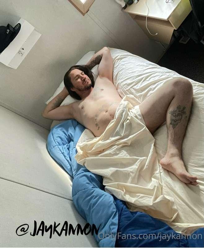 Cum vote for me!  https://onlyfans.com/341250870/slimboygrfr..