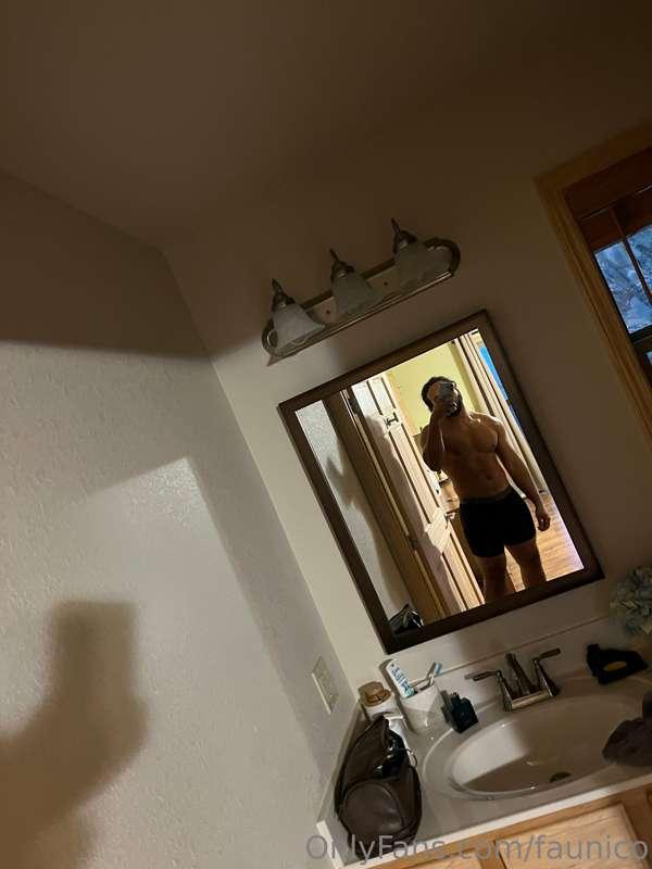 Hot tub solo content

Cum watch me take off my clothes and d..