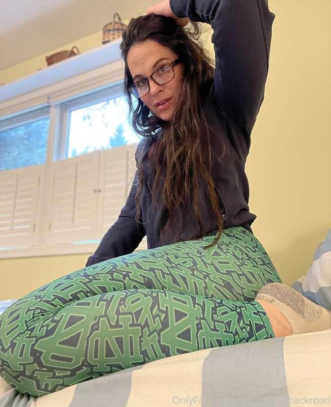 Sporting my Fighting Irish leggings & fantasizing about punc..