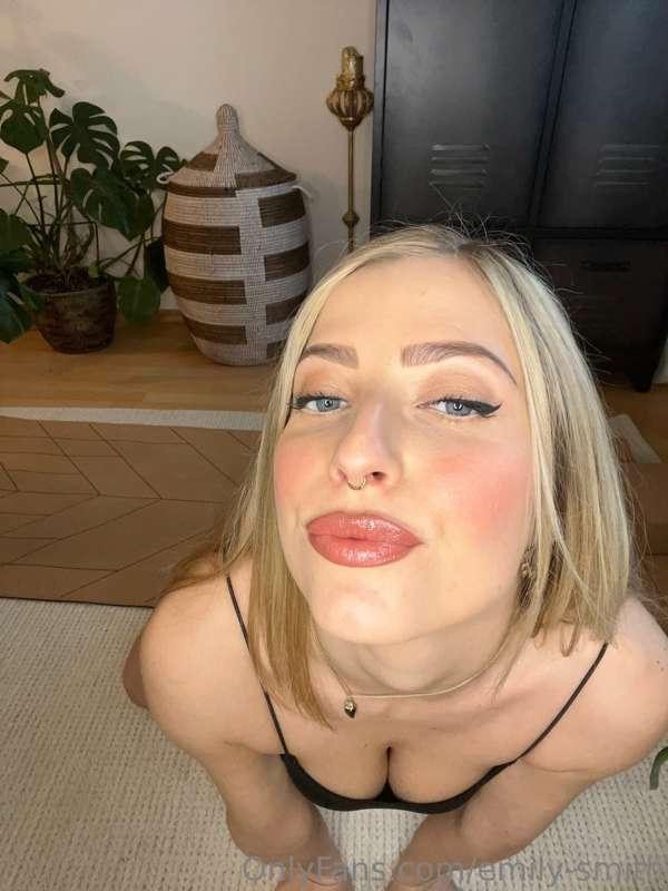 who wants a kiss?🤪💋