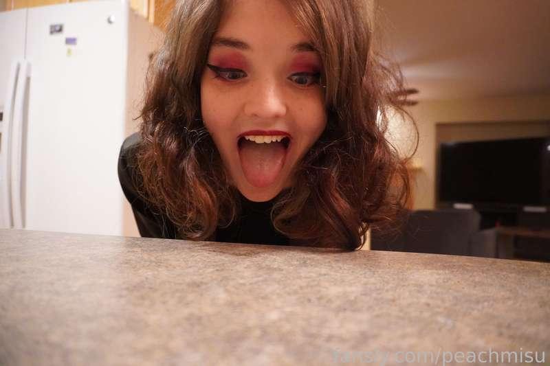 Peachers Poses #giantess #vore 

just photoshoots of me dangling some helpless soul above my mouth. not pictured: the three seconds following the shot where I drop them inside and swallow them whole. :3