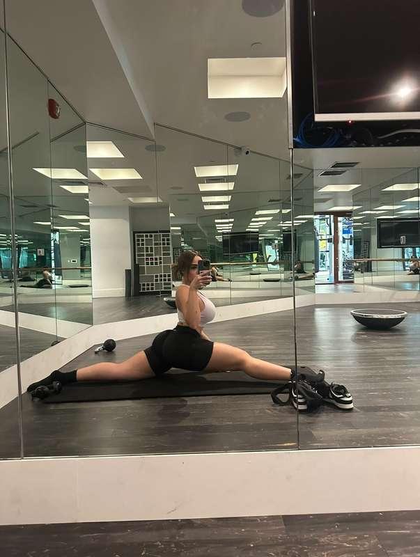 Do you like your 🍑 split in two😅