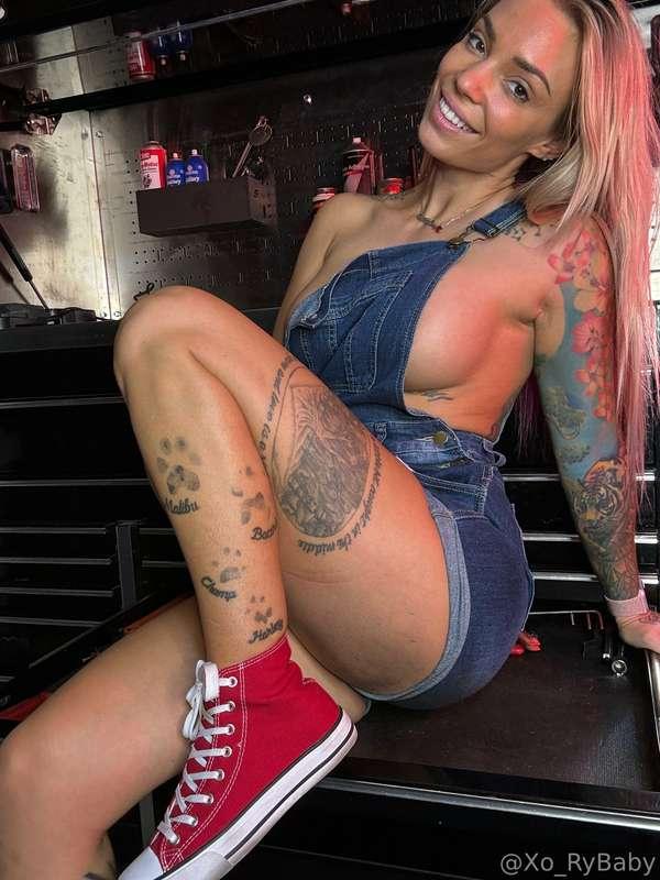 I got a Fan Request to do another set in my overalls and Red..