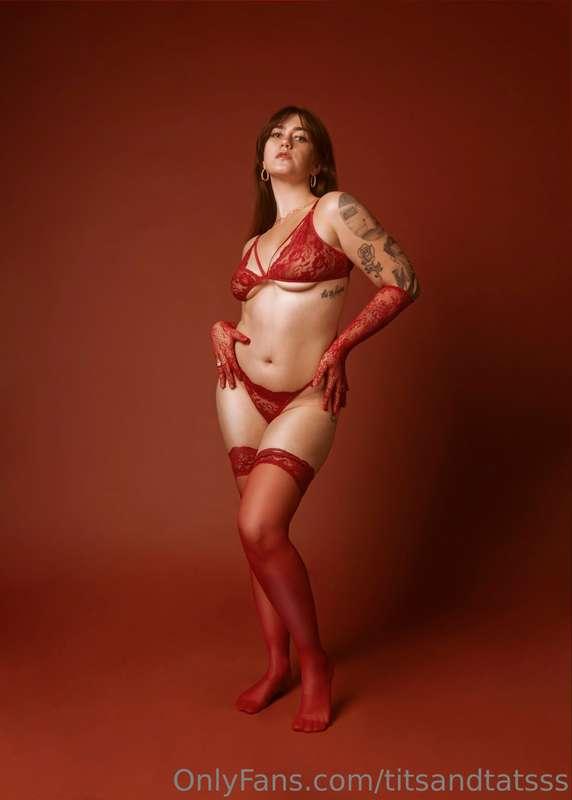 photoshoot pics came in. what do we think, loves?