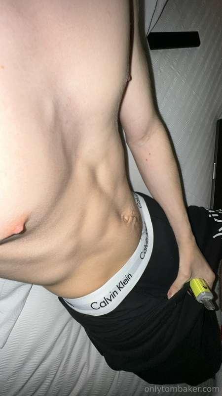 tombakerx image #0