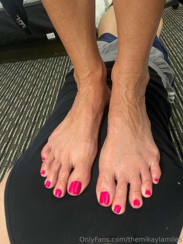 What a fun night with @heyitst six hour foot massage and tra..
