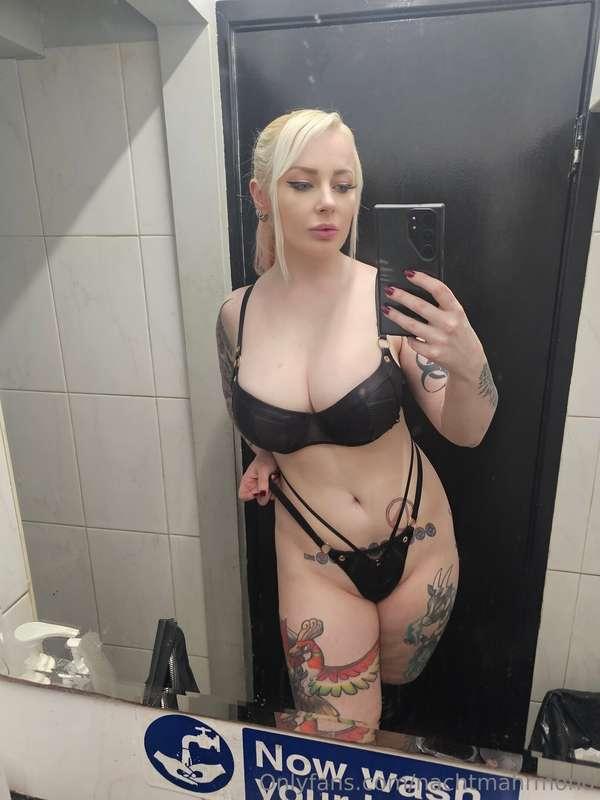 Another mirror selfie for you💖