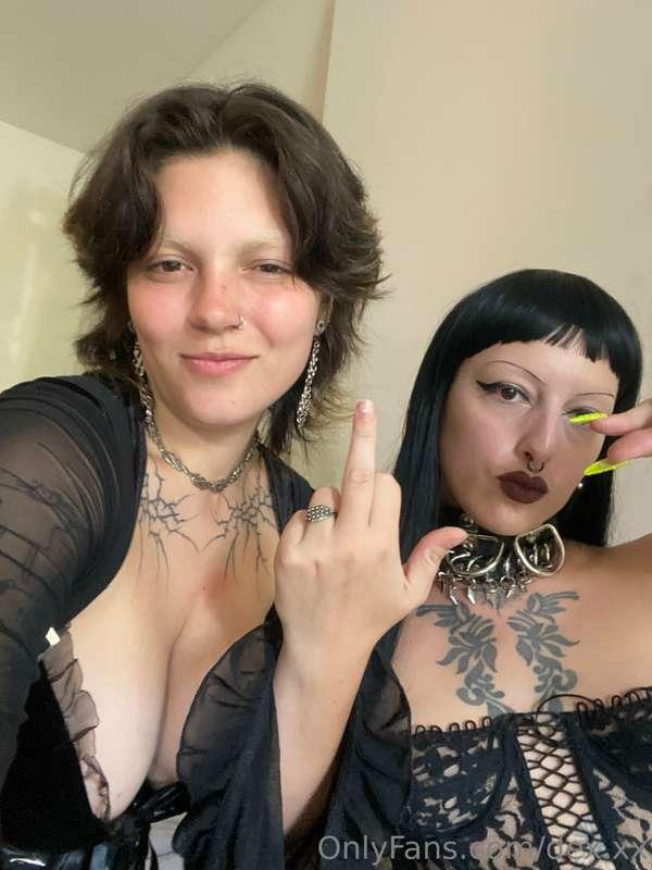 get destroyed by this two queens 😈 dm me now to get what u d..