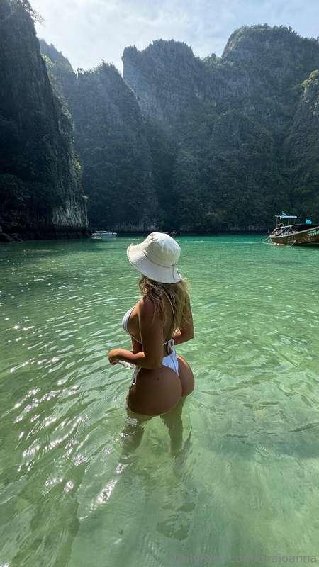 What a nice day to take a swim☺️💦