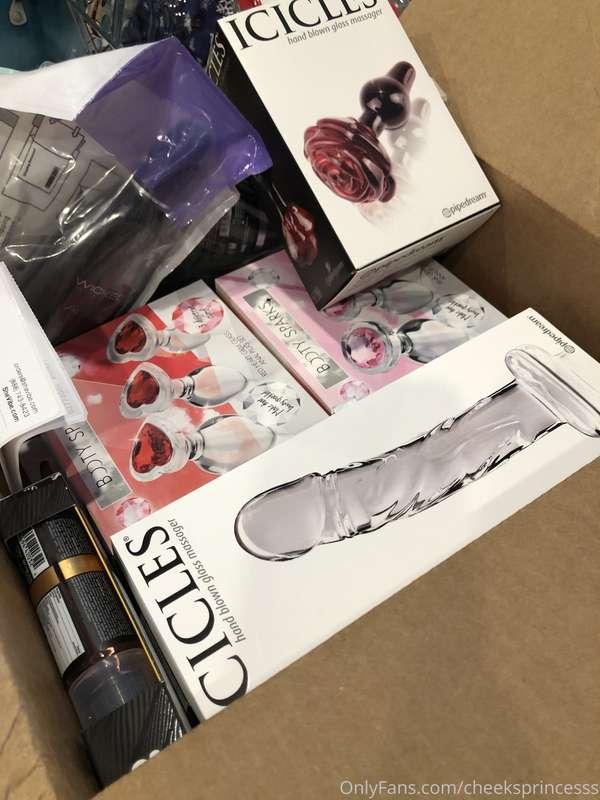 Look at all these toys for my asshole😋😋😋 you excited for all..