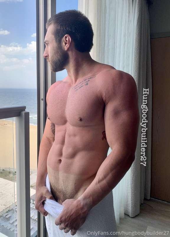 Part two of the “Burnt Bodybuilder” series 🥵
