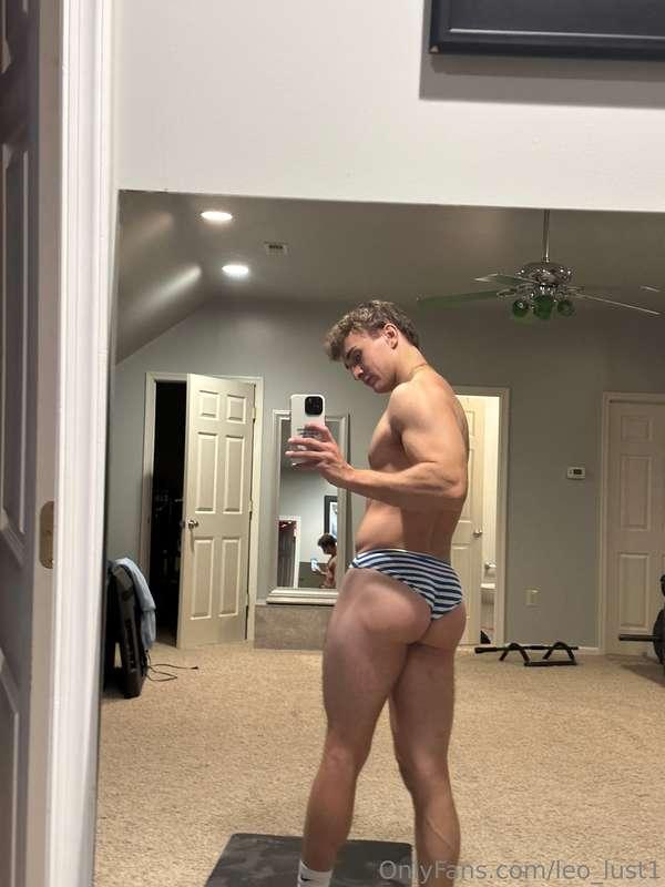 it’s my birthday but still brought the cake ;)