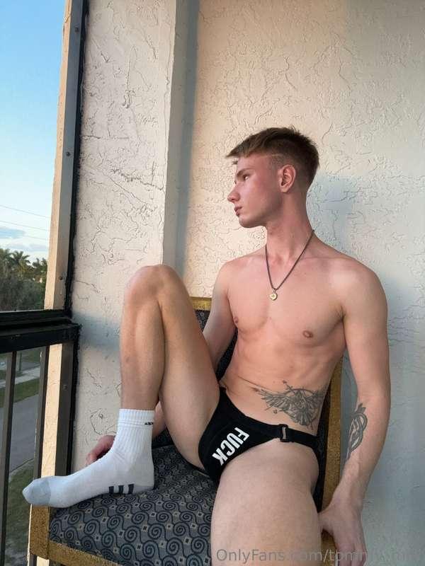 heyyy 🍌  I was just wondering, how did you find my page here..